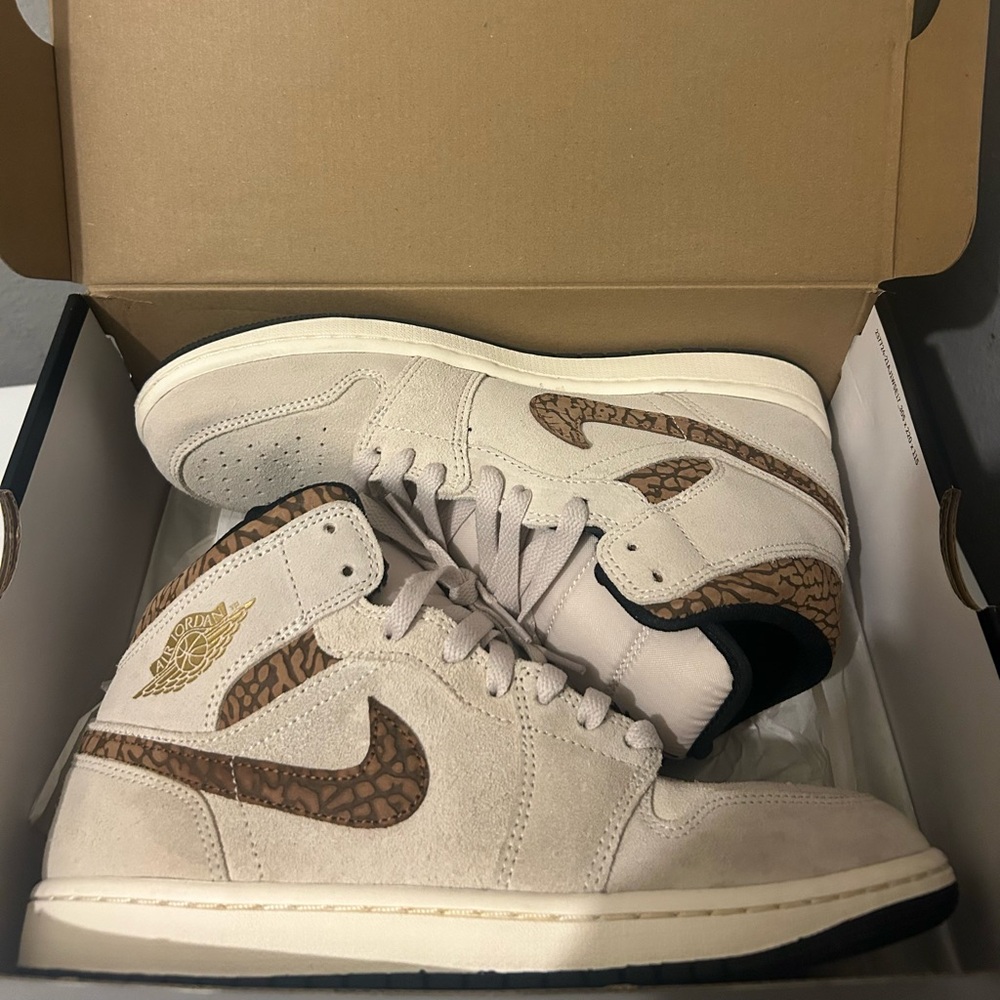Jordan 1 Mid SE Brown Elephant (Size 9)